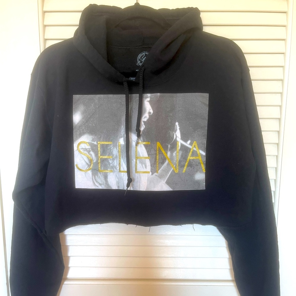 Women’s Selena Crop Hoodie Size Medium! Brand New, no tags!